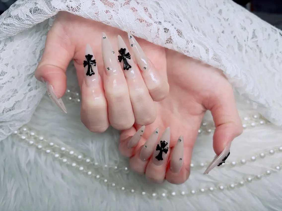 ネイル チークネイル フレンチネイル キラキラネイル 韓国ネイル マグネットネイル ハンドネイル Chibi h.babynailのネイルデザイン