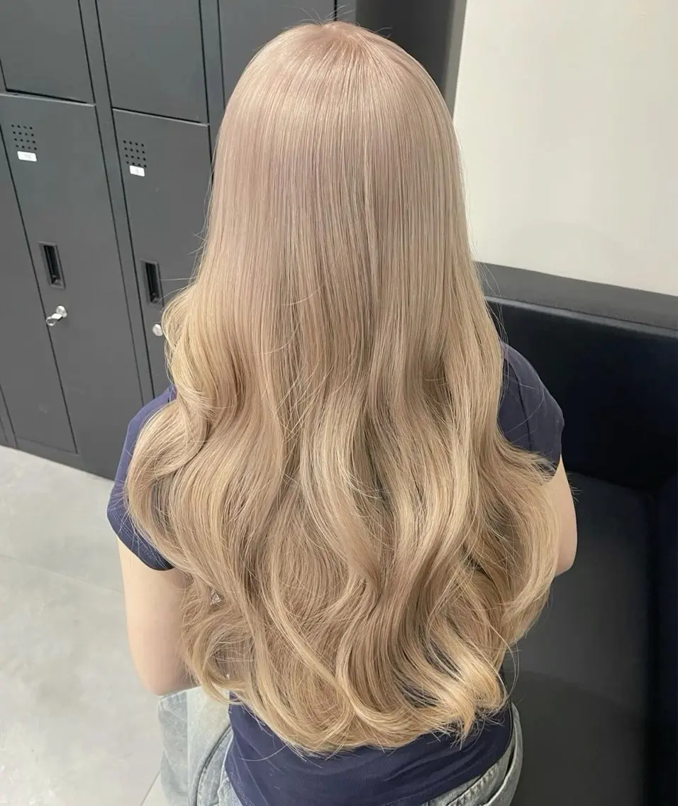セミロング カラー ベージュカラー ミルクティーベージュ ヘアカラー 【🥀履歴修正🥀】 ハイトーン職人/拓真のヘアスタイル