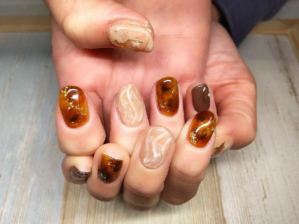 ミディアム ネイル べっ甲ネイル ジェルネイル ニュアンスネイル スカルプネイル T&A nailのネイルデザイン