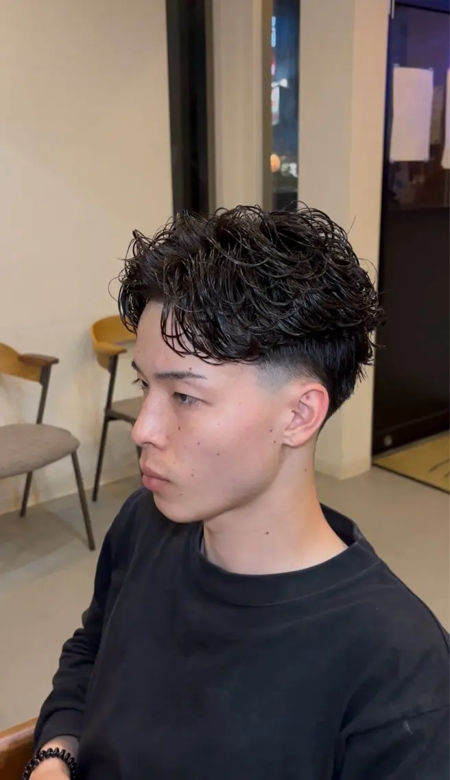 ショート パーマ メンズ メンズパーマ スペインカール カット パーマ 吉田 到真のヘアスタイル