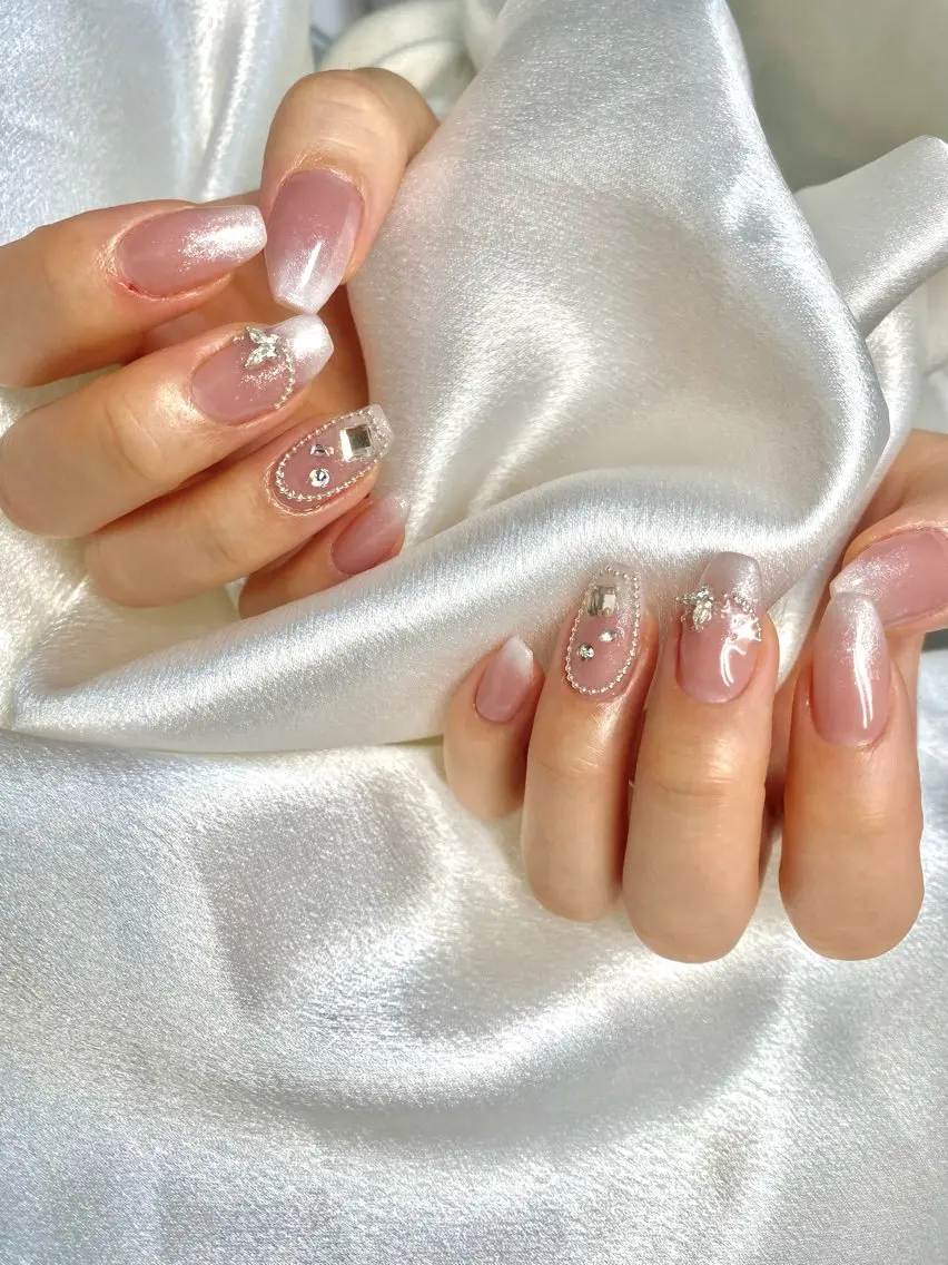 ネイル キラキラネイル 冬ネイル ハンドネイル Nail salon BeBeのネイルデザイン