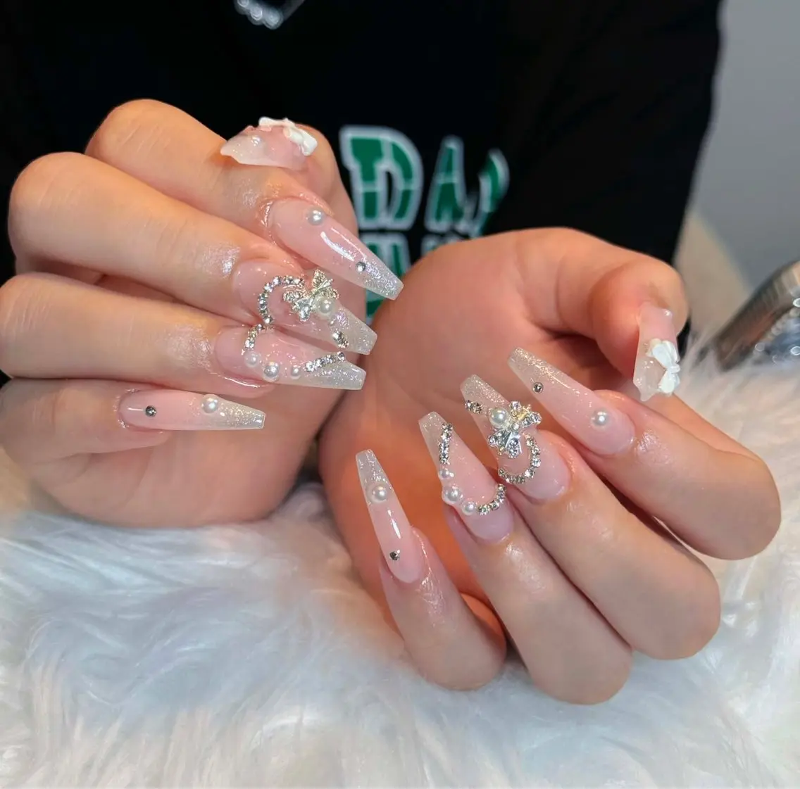 ネイル チークネイル ドット フレンチネイル グラデーション ハート ハンドネイル Julli NailStudioのネイルデザイン