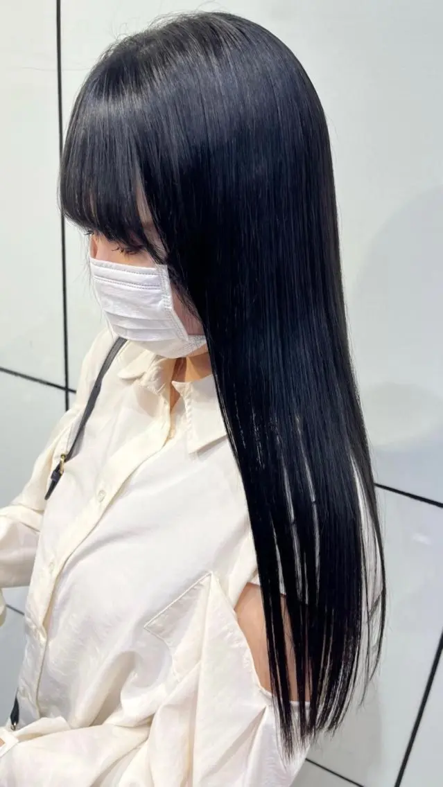 セミロング カラー 黒髪 ブリーチ ブルーカラー ブルーブラック ブラウンカラー ボブ/暖色カラー コウボヒカルのヘアスタイル