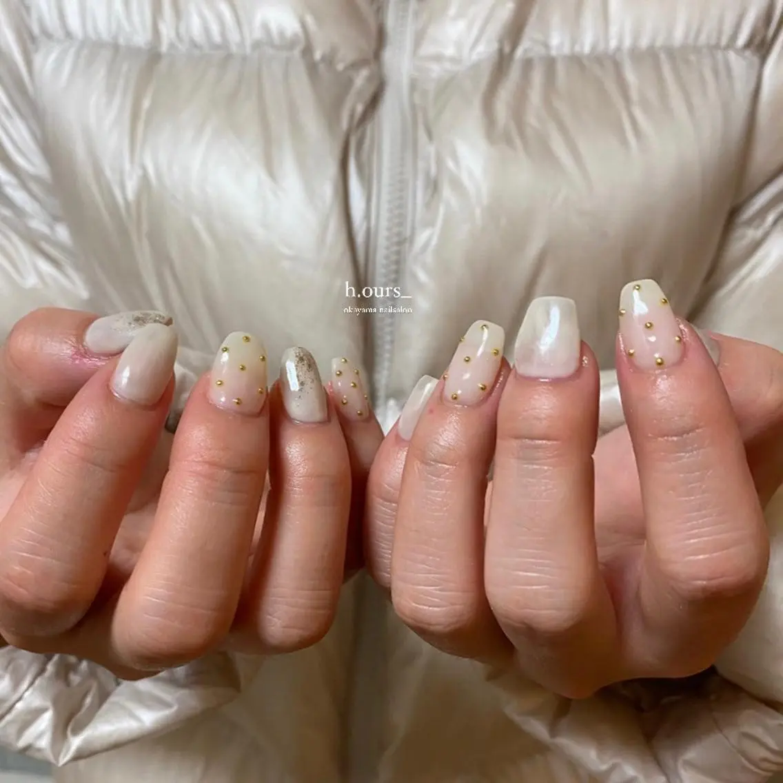 ネイル ドット ニュアンスネイル 冬ネイル ハンドネイル h.ours _のネイルデザイン
