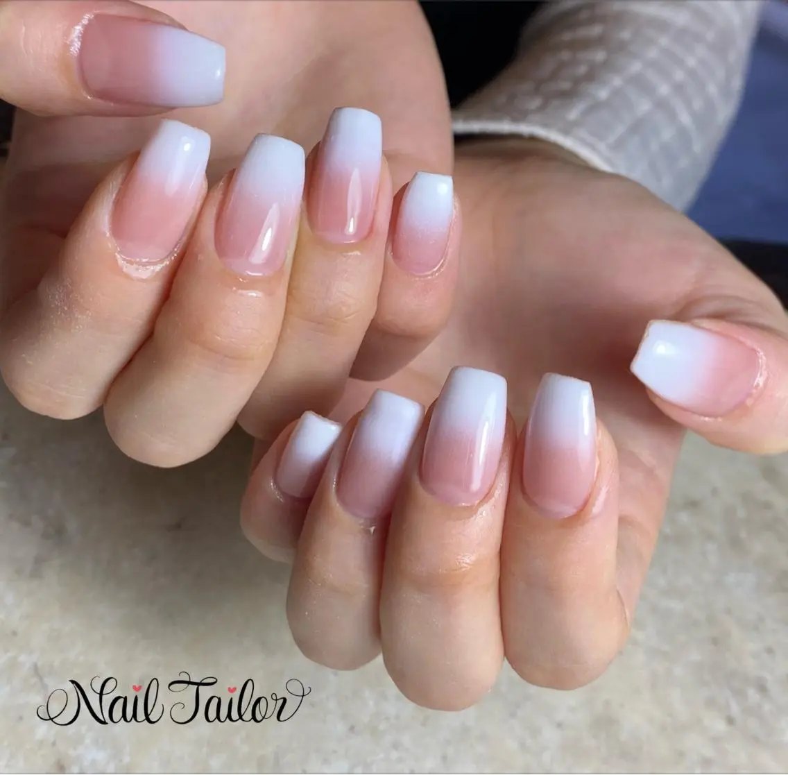 ネイル 長さ出し ジェルネイル グラデーション ホワイト ハンドネイル NailTailor ネイルテイラーのネイルデザイン