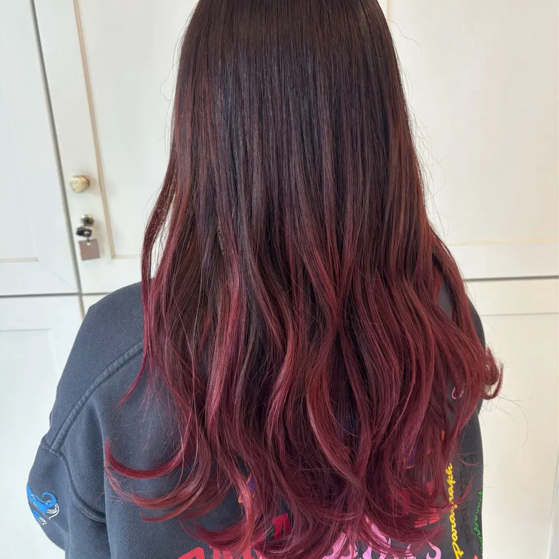 ロング カラー ブリーチ グラデーションカラー ピンクカラー 学生 村瀬 美来のヘアスタイル