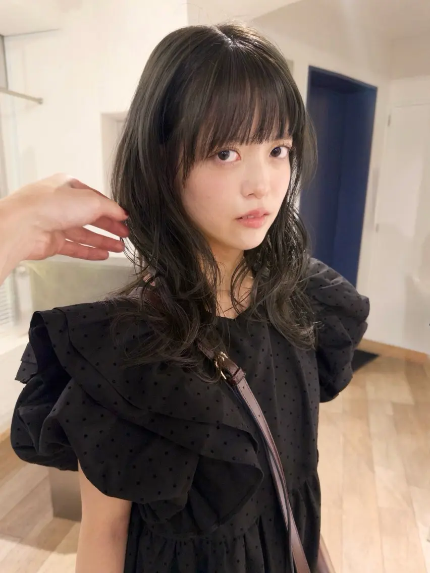 セミロング カラー グレージュ ハイレイヤー レイヤーカット カット ヘアカラー トリートメント sota/アンニュイ /ラフさ/モノトーンのヘアスタイル