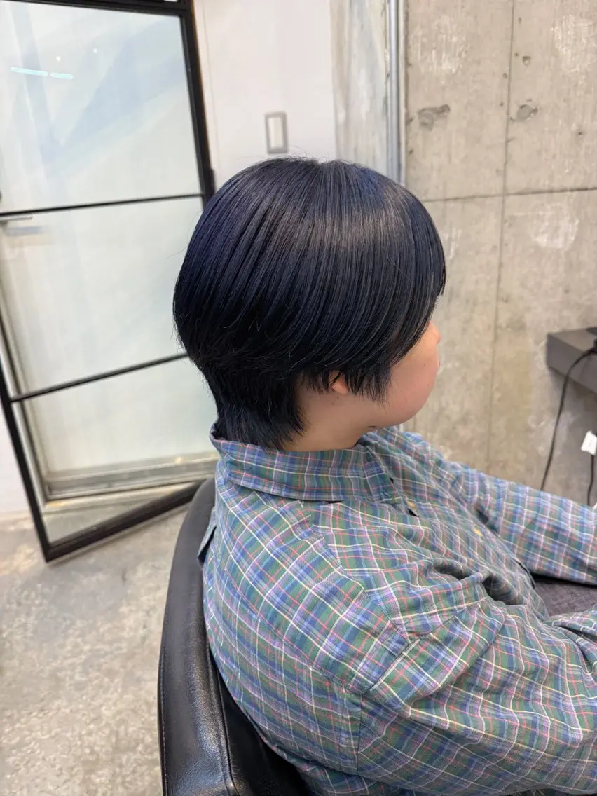 ショート カラー ブルーカラー シルバー 川口開世 cutのヘアスタイル
