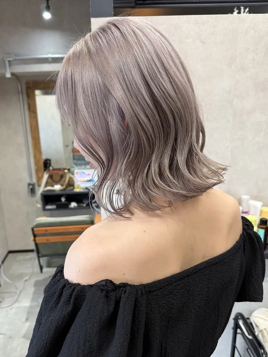 ショート カラー ブリーチ 寳門 秀真のヘアスタイル