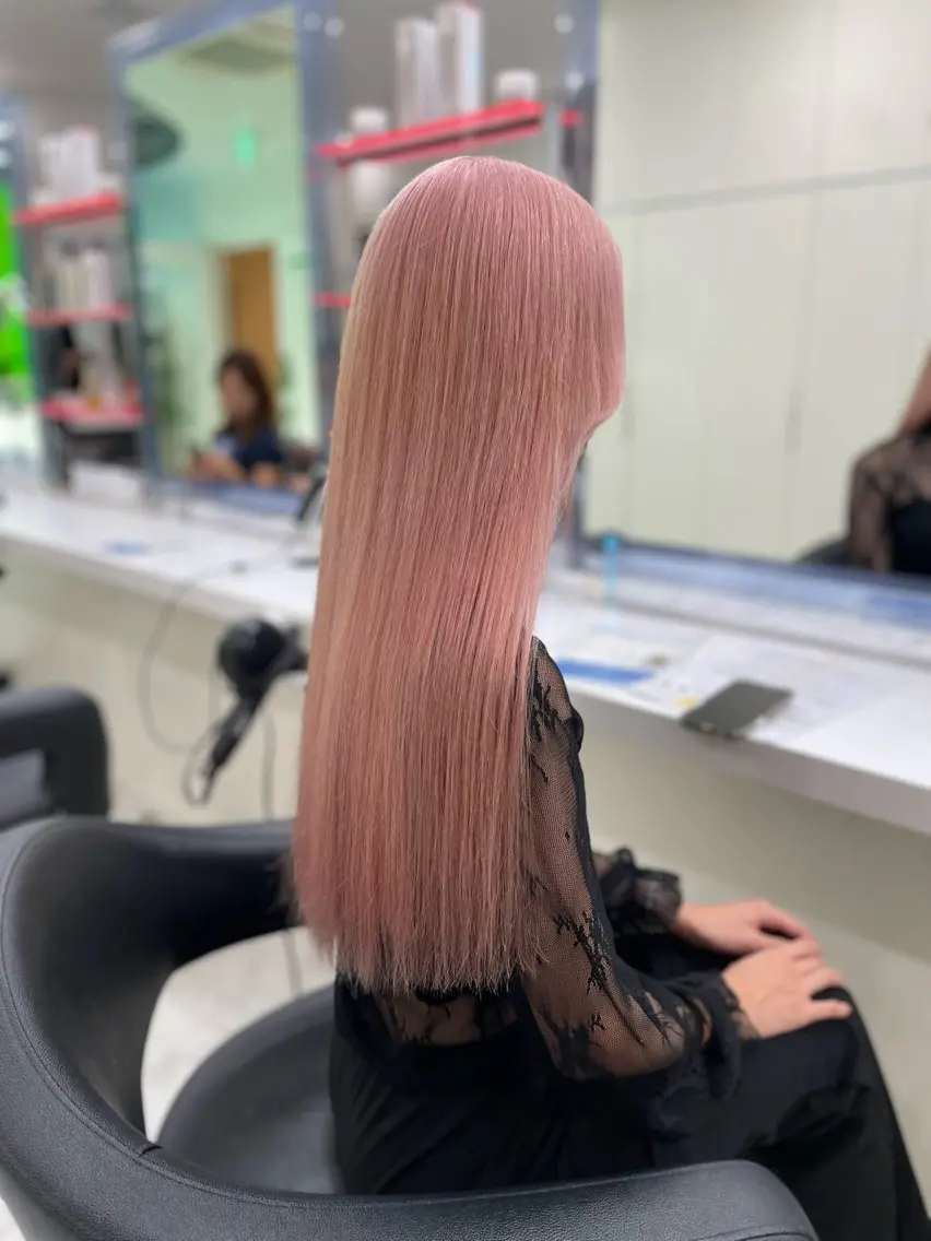 ロング 暖色系ハイトーン♡ mioriのヘアスタイル