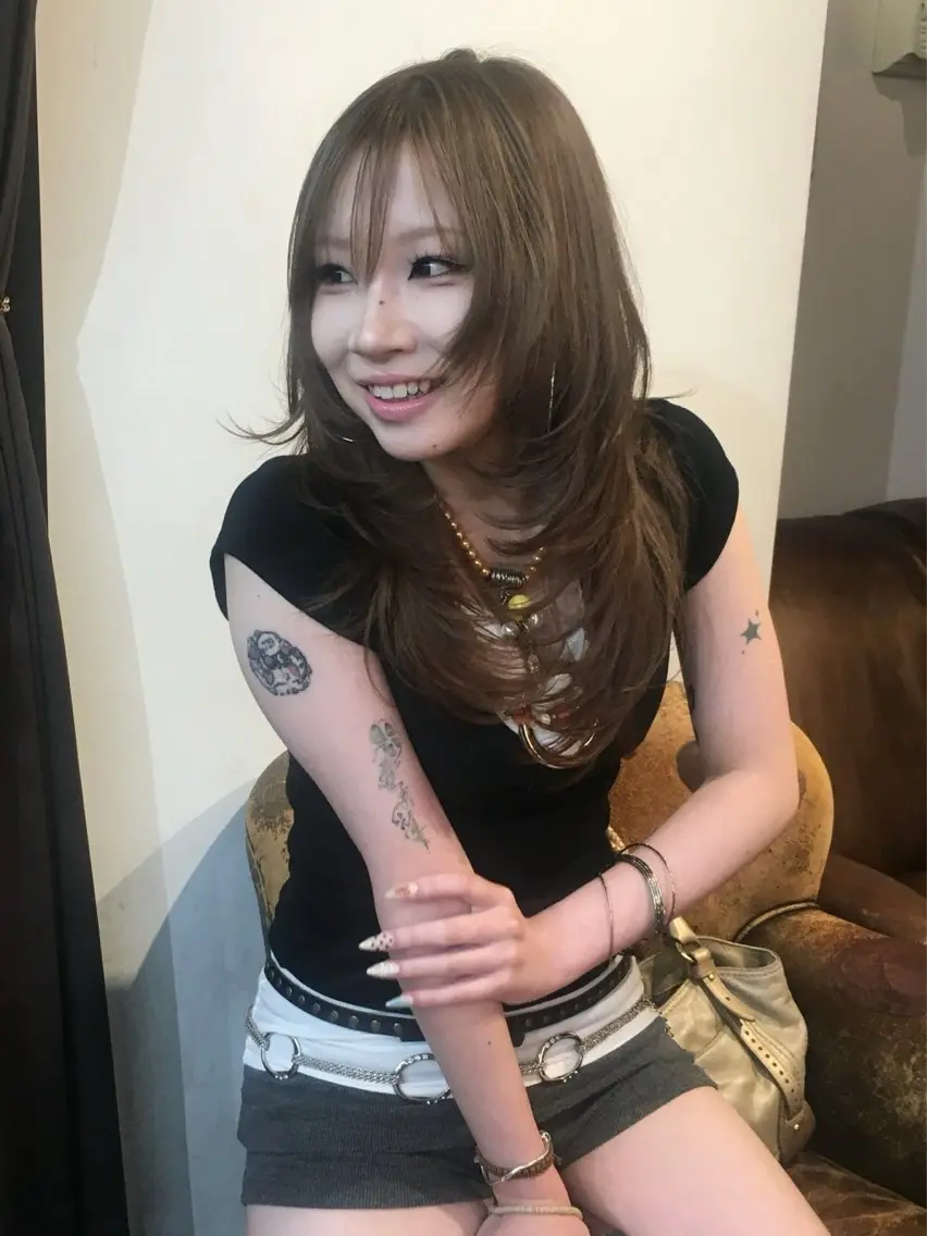ロング ロングレイヤー 顔周りカット レイヤーカット ロング カット ヘアカラー 奈良 伶華のヘアスタイル