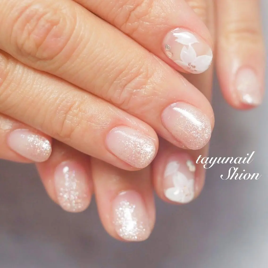 ネイル アートネイル ブルー 桜ネイル ジェルネイル グラデーション ネイルサロン 【たゆnail】のネイルデザイン