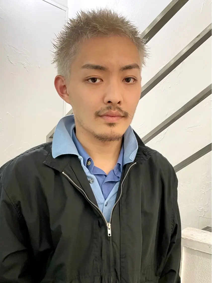 ショート カラー メンズ メンズブリーチ メンズハイライト メンズハイトーン メンズインナーカラー メンズパーマ カット ヘアカラー トリートメント スパイラルパーマ 🌐hina⭐️のヘアスタイル