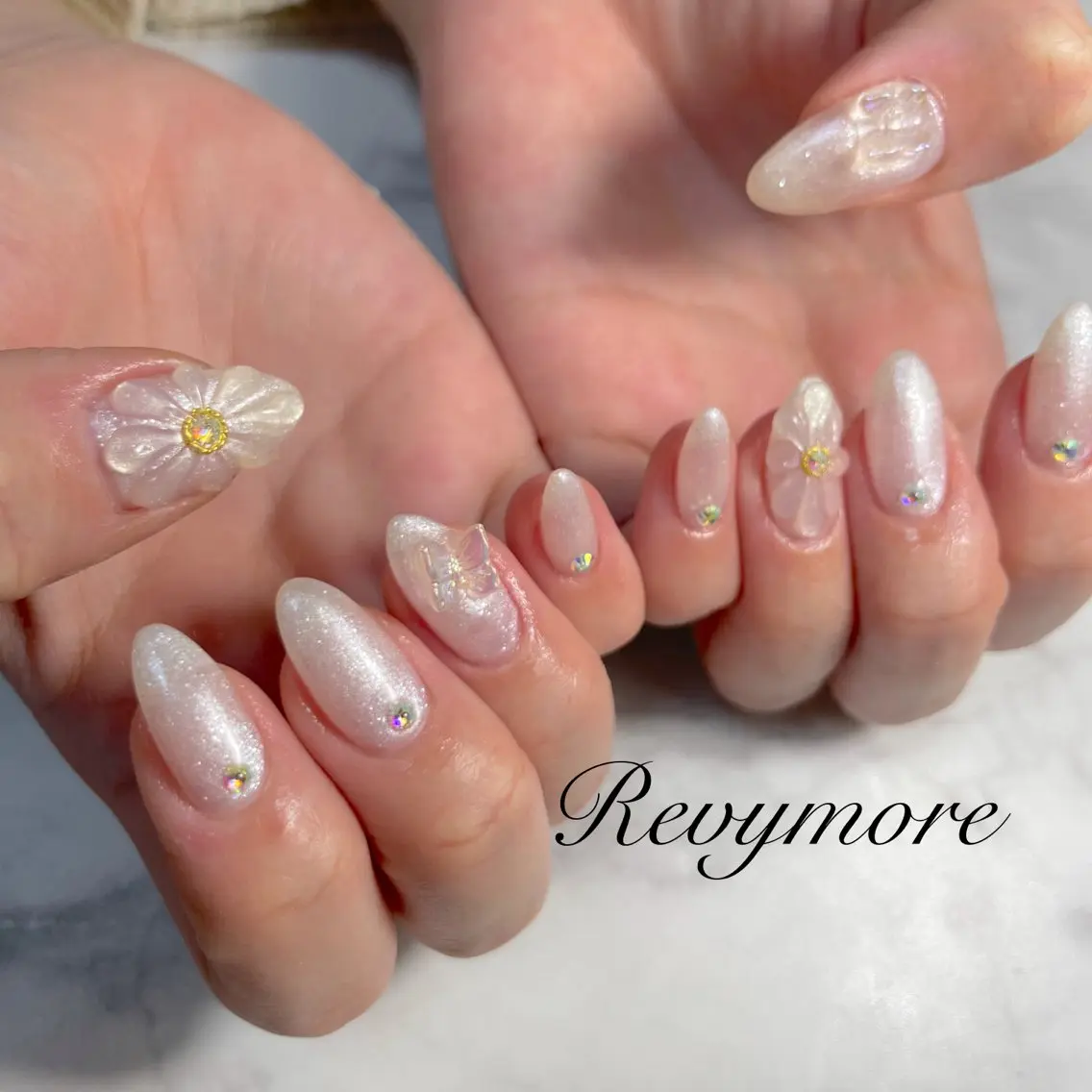 ネイル ジェルネイル キラキラネイル 韓国ネイル ニュアンスネイル オフィスネイル nail salon Revymoreのネイルデザイン
