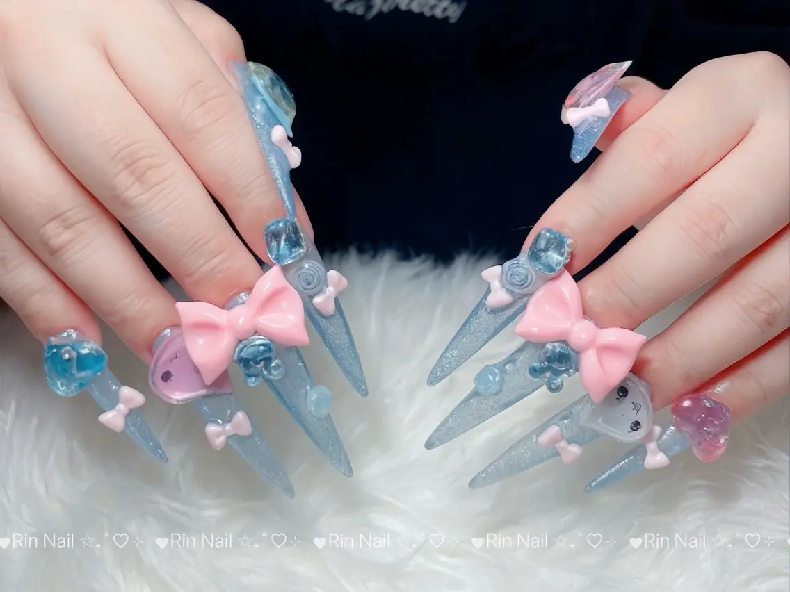 ネイル オーロラネイル チークネイル 桜ネイル クリアネイル ドット ハンドネイル Rin Nail Shinokuboのネイルデザイン