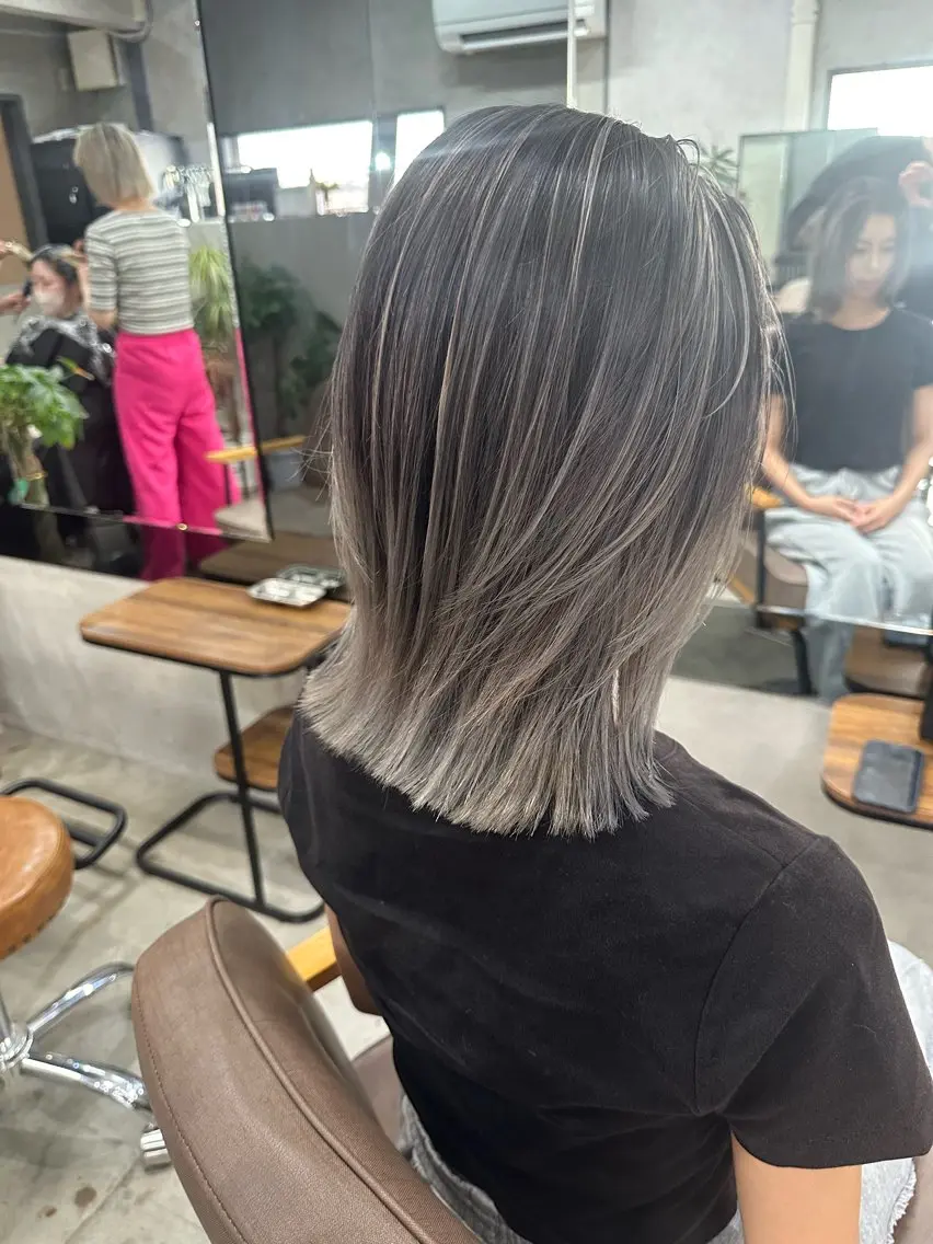 ミディアム カラー バレイヤージュ レイヤーカット カット ヘアカラー トリートメント AiM エイム　韓国レイヤーのヘアスタイル