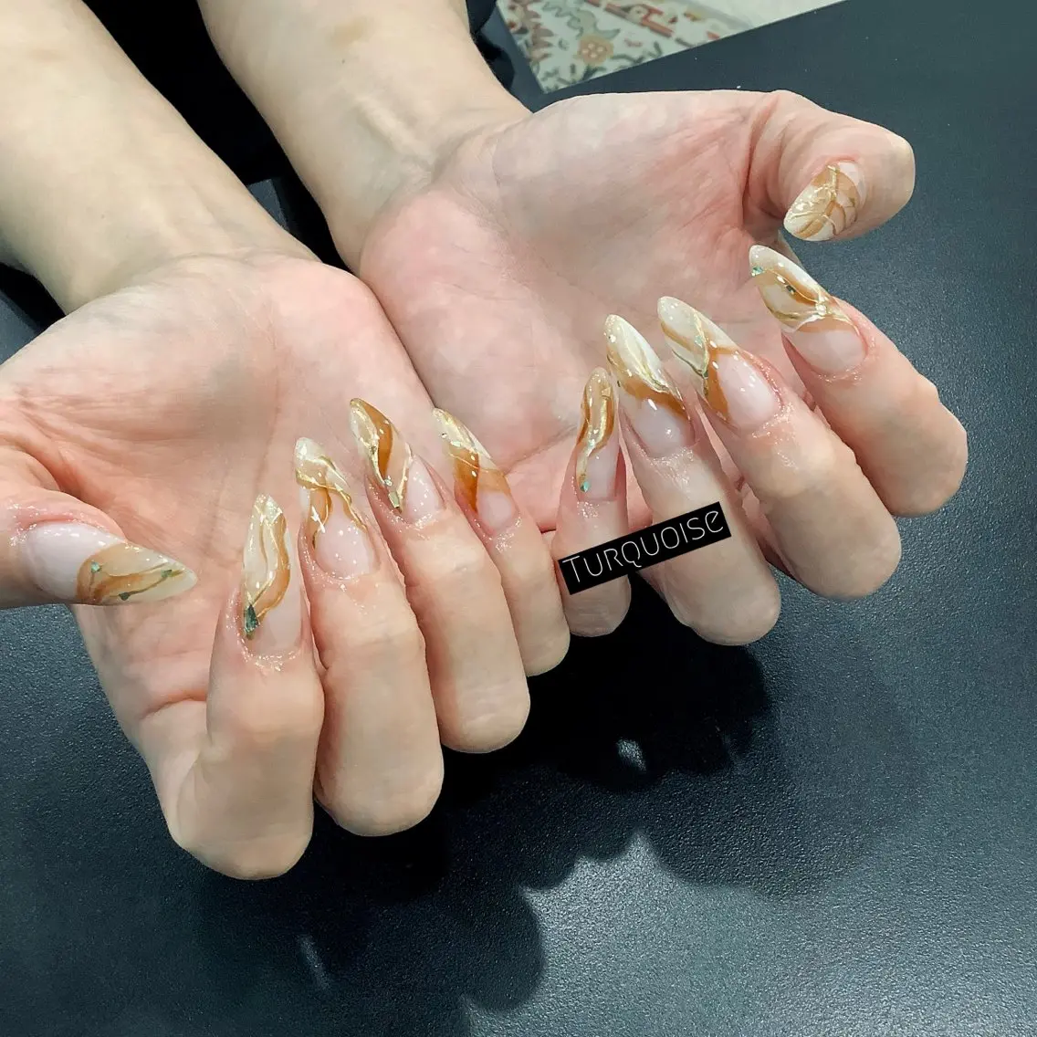 ネイル ハンドネイル 個性派ネイルサロン 💅🏼ターコイズのネイルデザイン