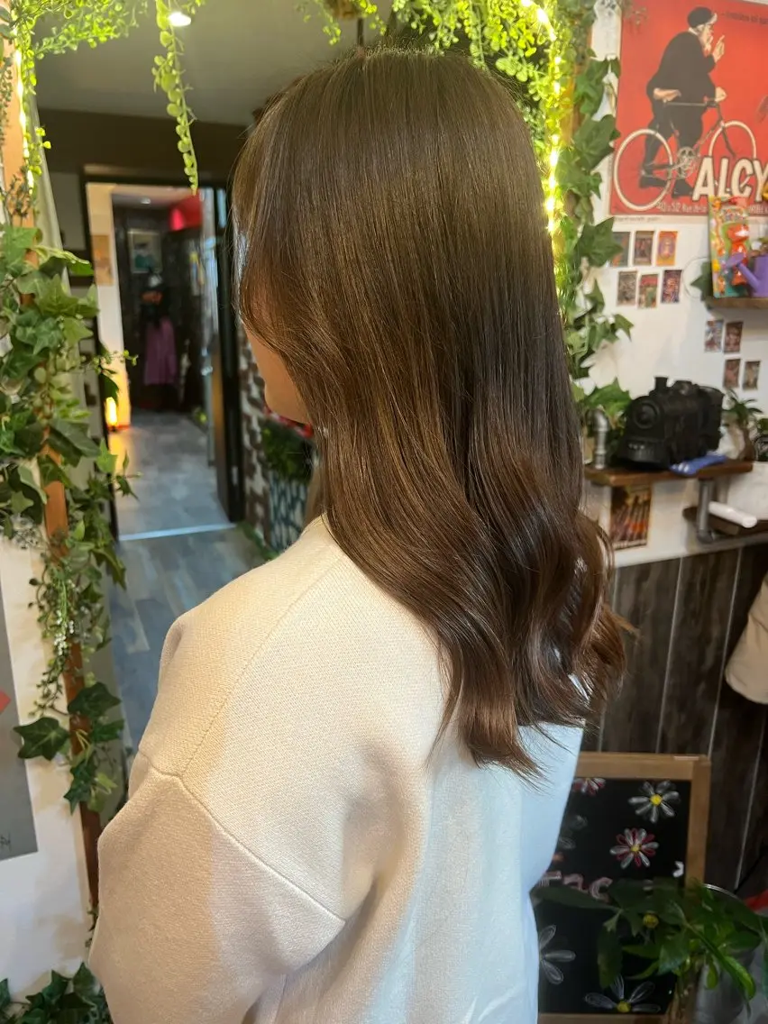 セミロング カラー ベージュカラー オリーブベージュ ヘアカラー トリートメント カラーパティシエ facce🌼ikoのヘアスタイル
