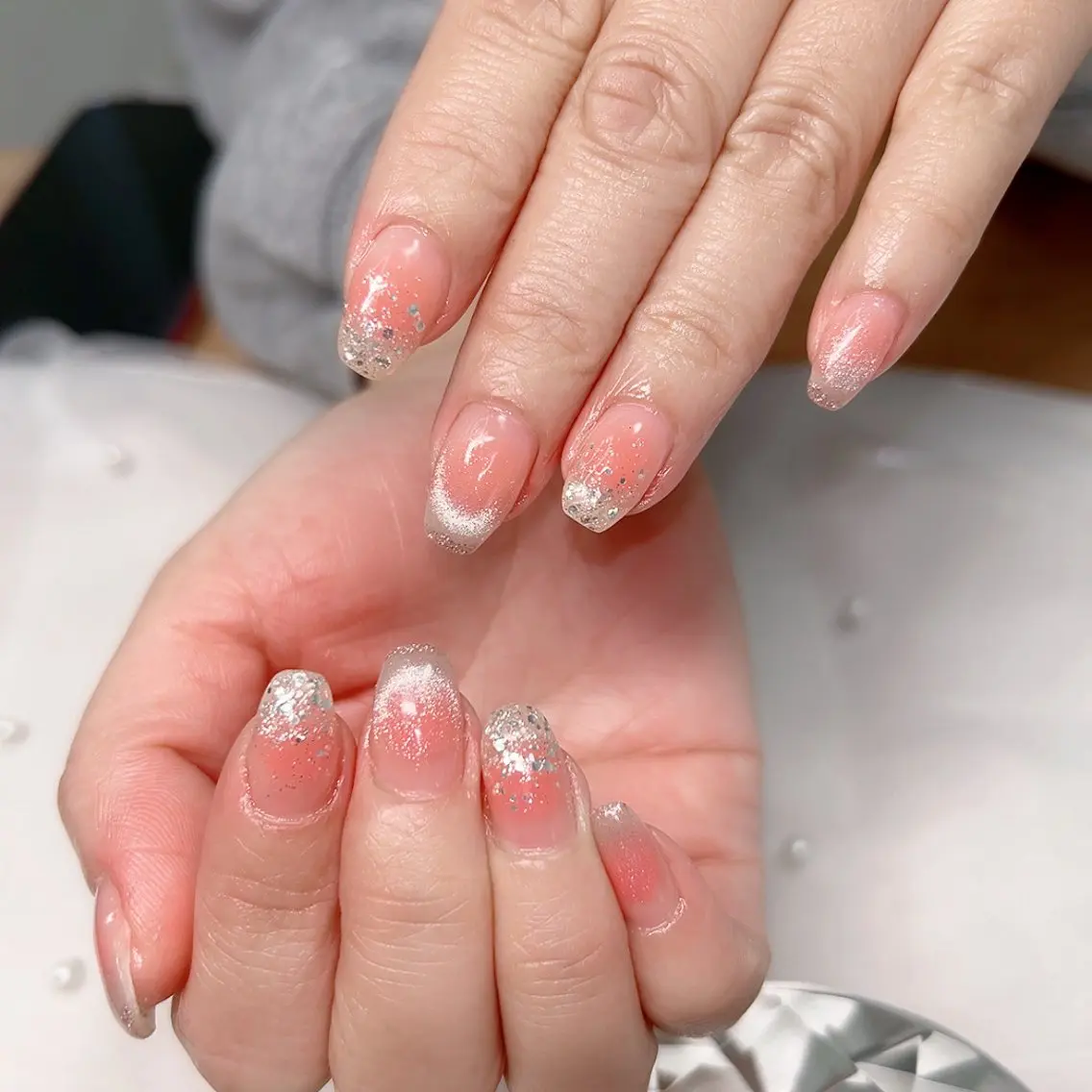 ネイル チークネイル フレンチネイル ラメ(グリッター) ラメグラデーション マグネットネイル ハンドネイル Cute Tips nailのネイルデザイン