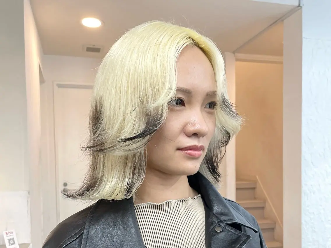 ミディアム カラー ブロンド デザインカラー ホワイトブロンド カット ヘアカラー トリートメント ヘアセット ハイトーン×レイヤー /遠藤将太のヘアスタイル