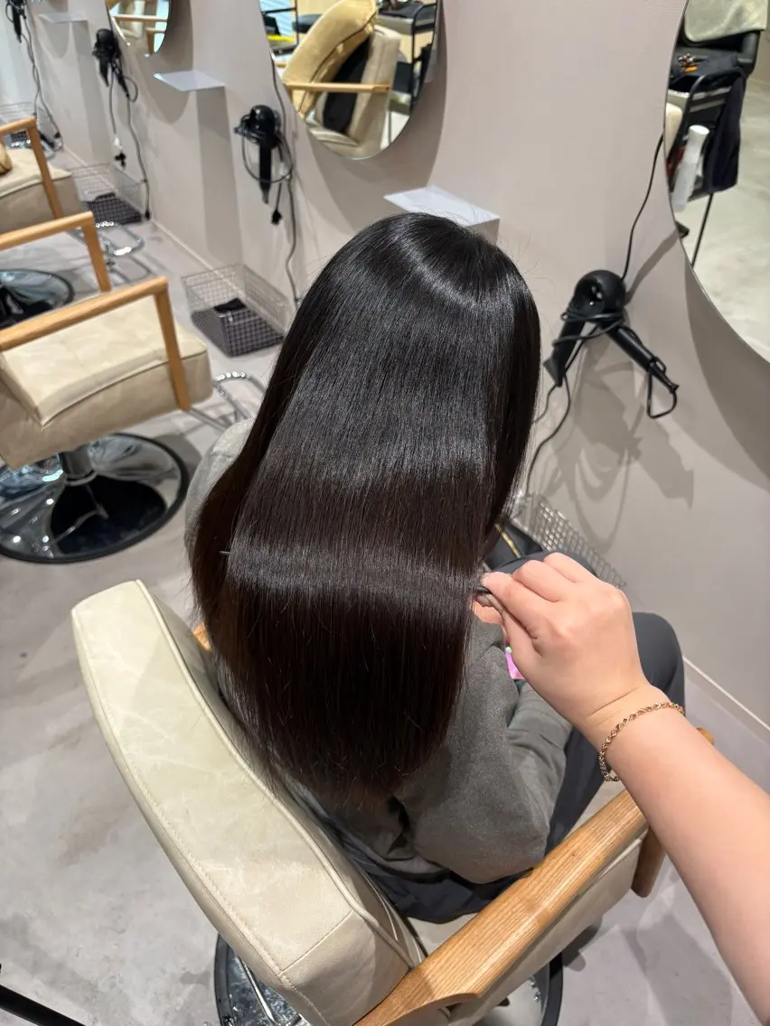 ロング 縮毛矯正 井山 葵のヘアスタイル