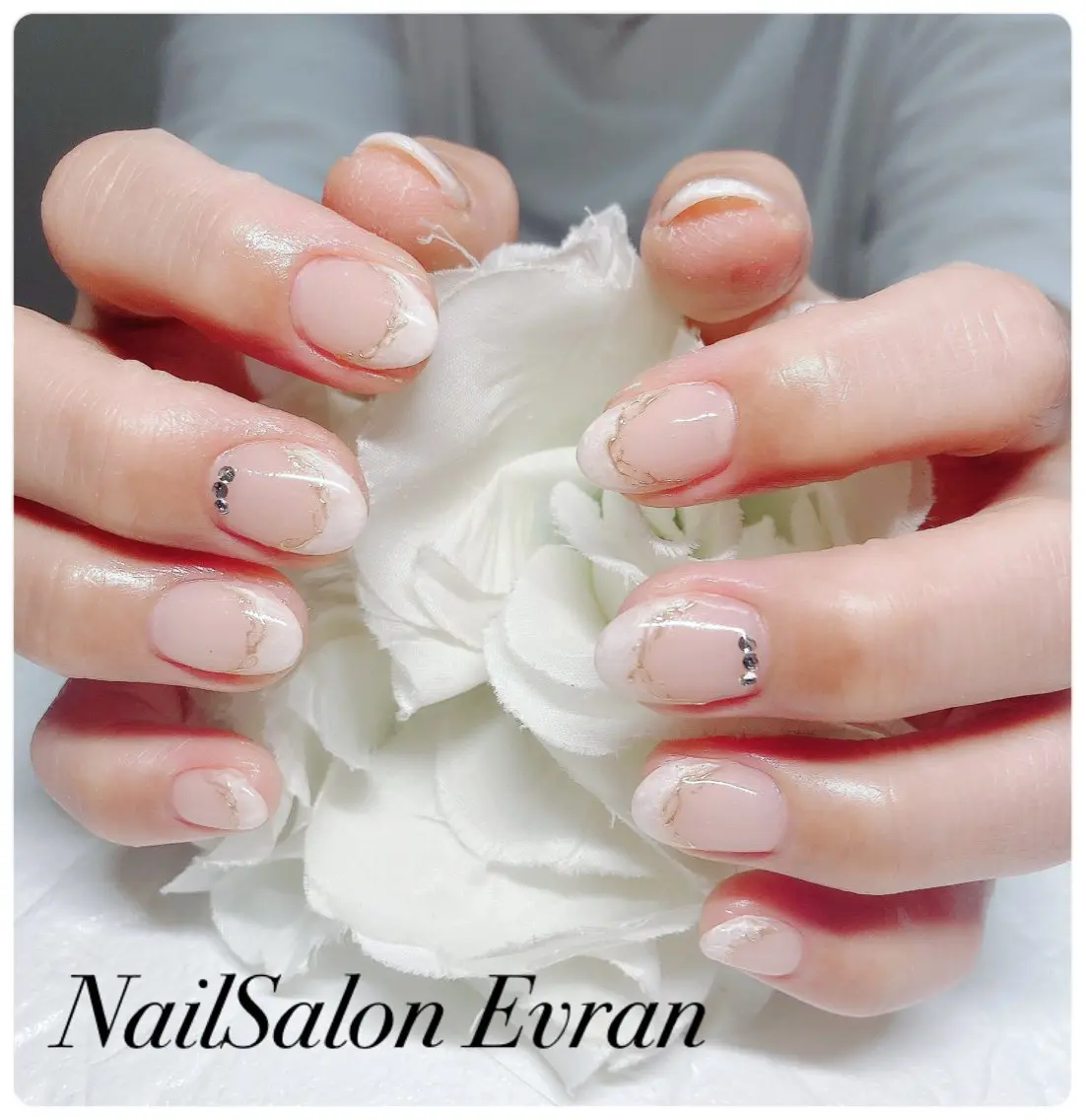 ネイル アートネイル フレンチネイル マグネットネイル 持ち込み ニュアンスネイル Nail salon Evranのネイルデザイン