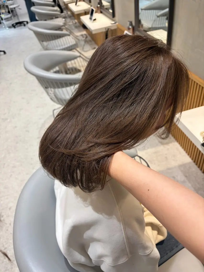 ミディアム カラー ブリーチ カット ヘアカラー トリートメント 美髪矯正/レイヤー ベージュ/はるかのヘアスタイル