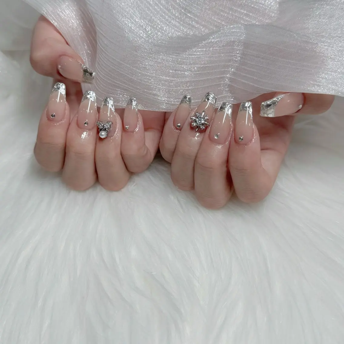 ネイル フレンチネイル ガラスフレンチ キラキラネイル オフィスネイル ワンホンネイル nailsalon ChuColaのネイルデザイン