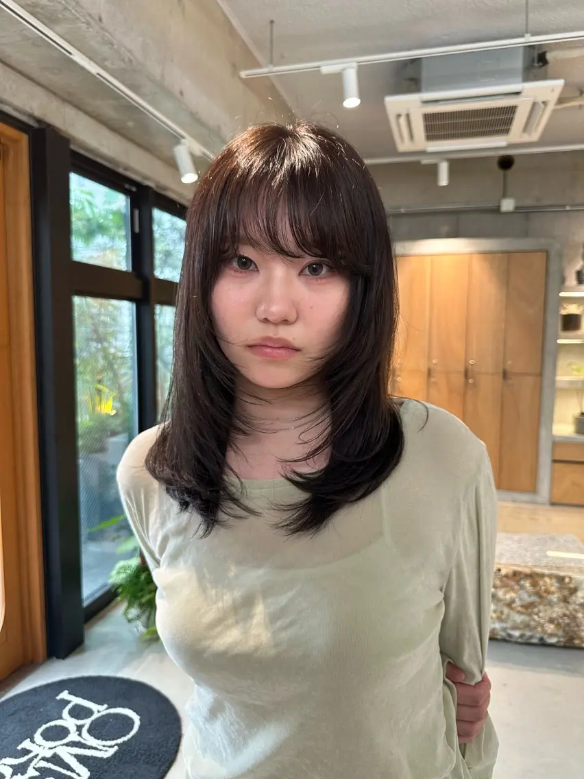 ミディアム カラー ブラウンカラー ショコラブラウン 透明感カラー ヘアカラー 林 璃乙菜のヘアスタイル