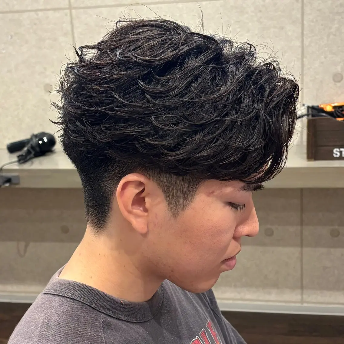 ショート パーマ メンズ フェザーパーマ メンズパーマ カット パーマ 泉 / メンズパーマ /毛流れ特化のヘアスタイル