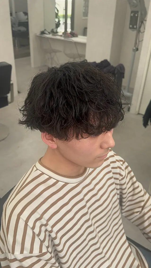 ミディアム パーマ ヘアアレンジ メンズ ミディアムパーマ メンズパーマ 顔周りカット カット パーマ 齊藤 大地のヘアスタイル