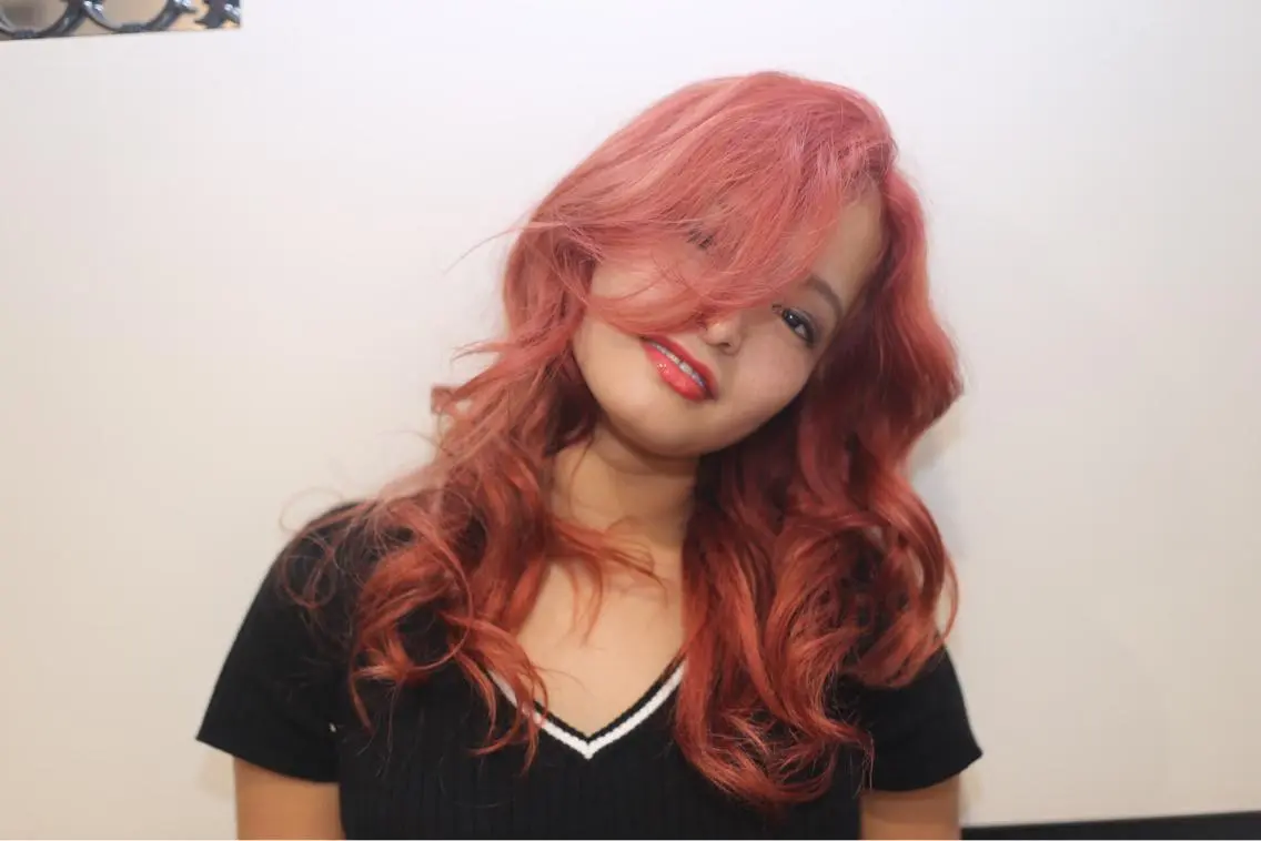 ロング カラー TAI透明カラー 柔らかい縮毛矯正のヘアスタイル