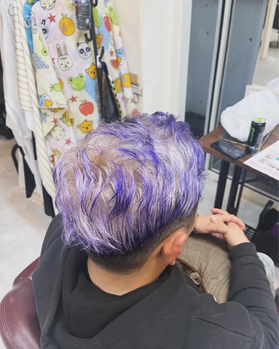 カラー シルバー バイオレットカラー 岡部 夏生のヘアスタイル