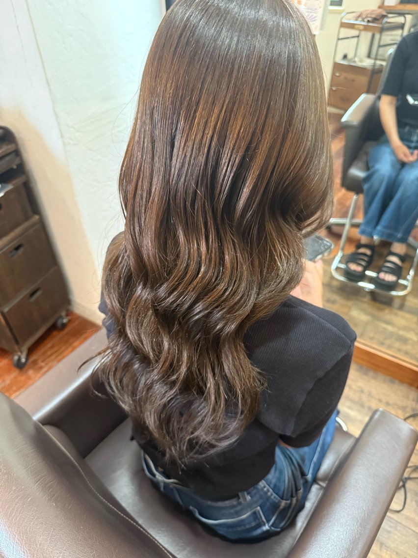 ロング ヘアカラー さらや みあきのヘアスタイル