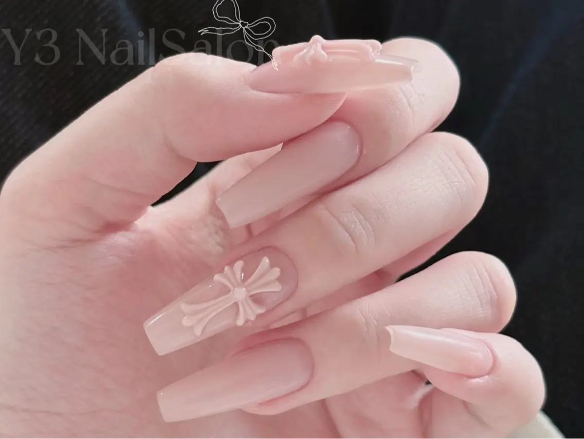 ネイル ガーリー 韓国ネイル マグネットネイル ミラーネイル シルバー ハンドネイル Y3 NailSalonのネイルデザイン