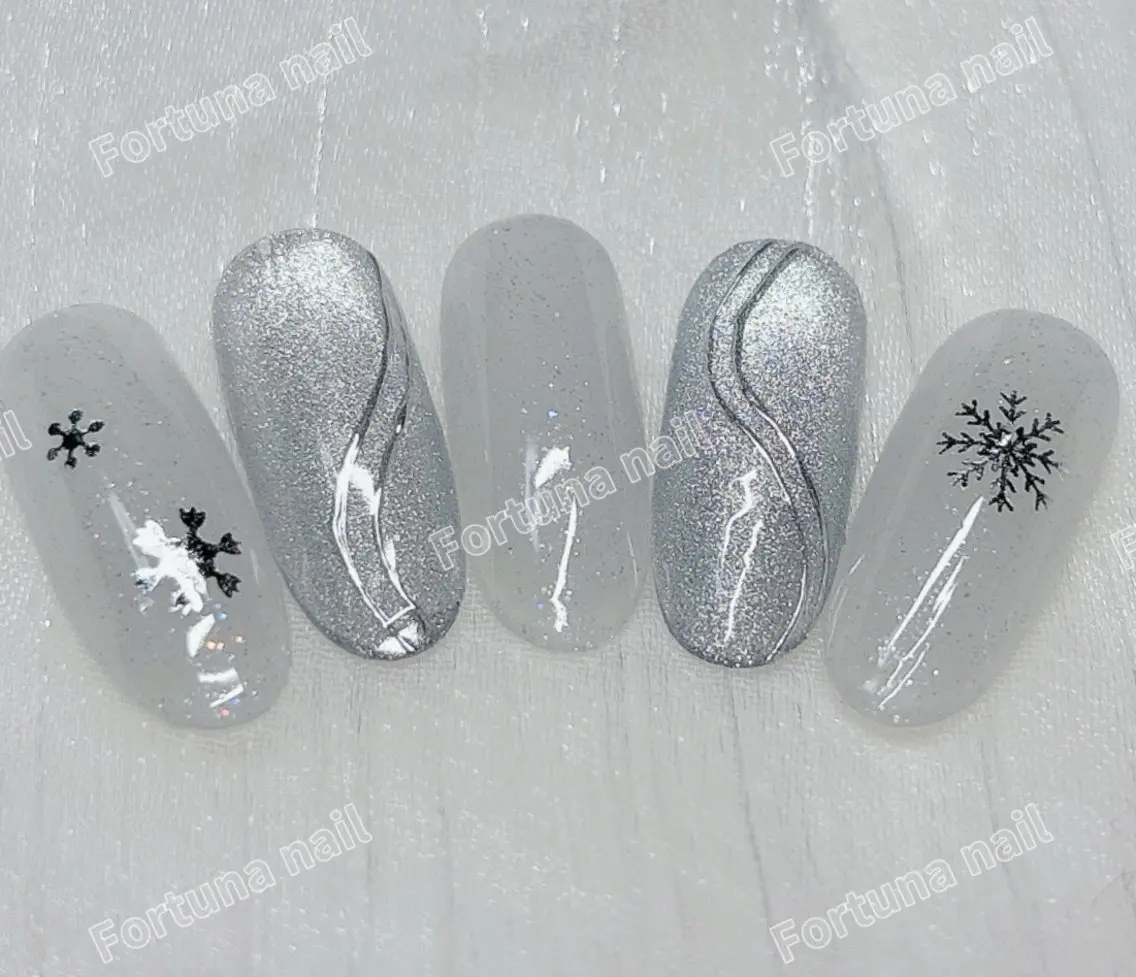 ネイル 冬ネイル クリスマス Nail •Head スパFortunaのネイルデザイン