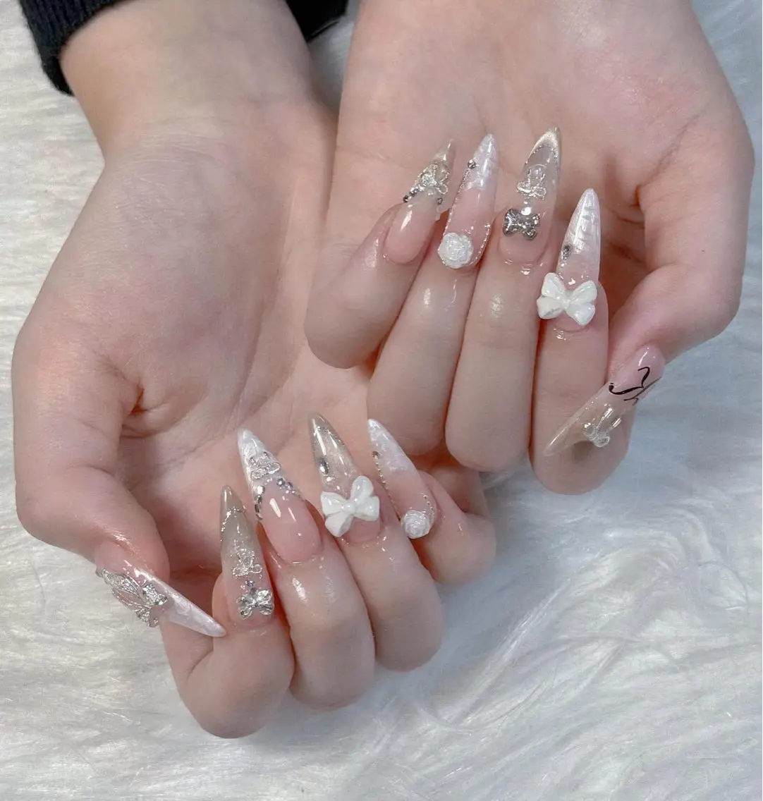 ネイル 長さ出し フレンチネイル グラデーション キラキラネイル 韓国ネイル ハンドネイル Hana Nail Salonのネイルデザイン