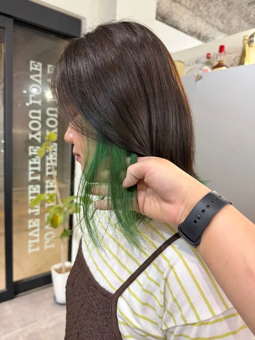 カラー 🩵HOLLY🩵 ブリーチ🩵カレンのヘアスタイル
