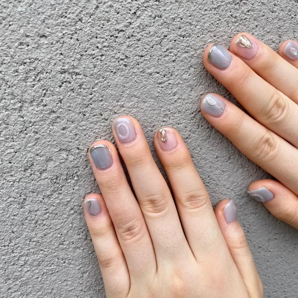 ネイル ミラーネイル ニュアンスネイル シンプルネイル 夏ネイル ネイルチップ ハンドネイル Nail Adore.のネイルデザイン