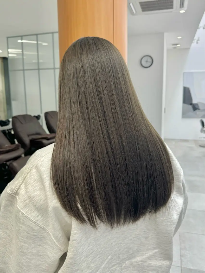 ロング カラー ブリーチ グレージュ ブリーチなしカラー オリーブグレージュ オリーブグレー ヘアカラー ブリーチなし 寒色カラーのヘアスタイル