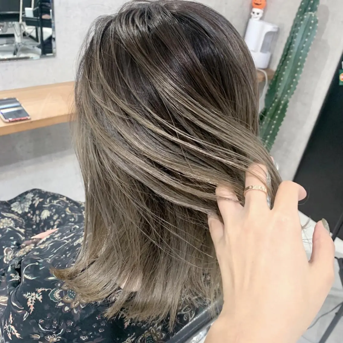 ミディアム カラー バレイヤージュ レイヤーカット 松井那津子 /ハイライトブリーチのヘアスタイル