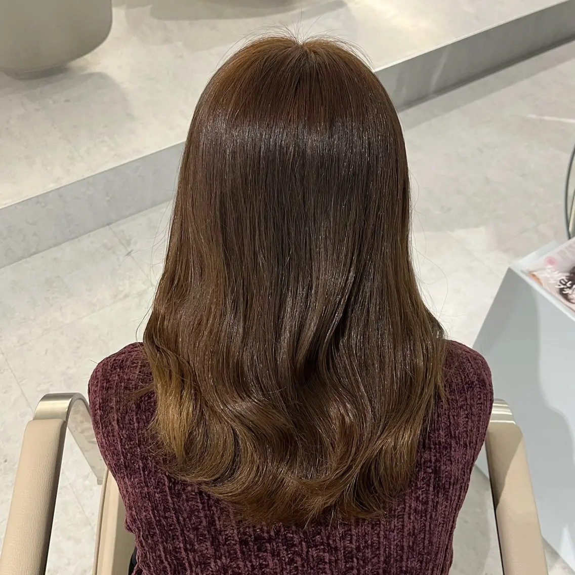 ミディアム カラー ベージュカラー ブリーチ ヘーゼル ブリーチなしカラー ヘアカラー 顔周りカット／透明感 カラー／Kurumeのヘアスタイル