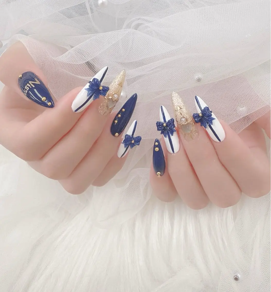 ネイル オーロラネイル クリアネイル フラッシュネイル フレンチネイル ジェルネイル ハンドネイル Sakura Nail Salonのネイルデザイン