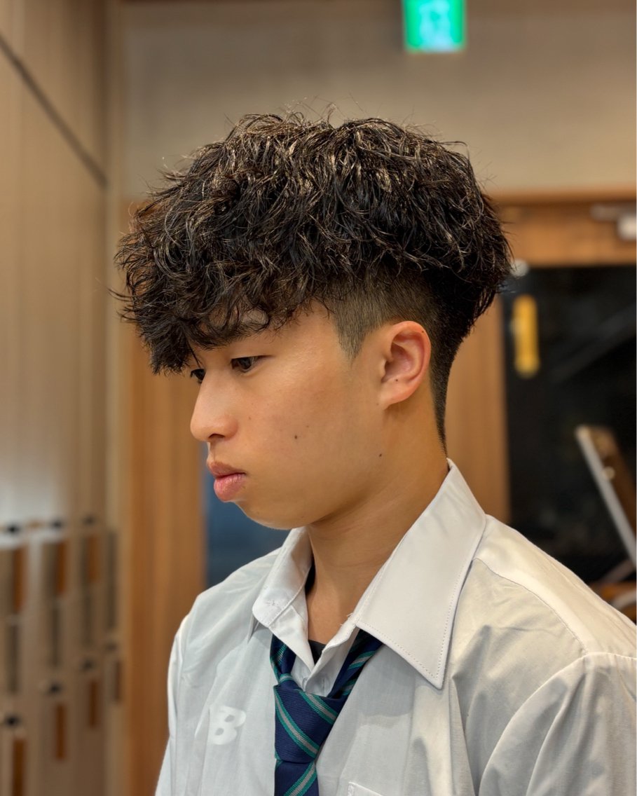 パーマ メンズ メンズパーマ ツイストスパイラルパーマ 刈り上げ スパイラルパーマ カット パーマ 高橋一平 elima byのヘアスタイル