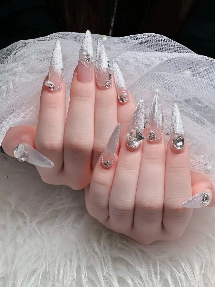 ネイル チークネイル フレンチネイル キラキラネイル 韓国ネイル マグネットネイル ハンドネイル Buruberii hbaby nailのネイルデザイン