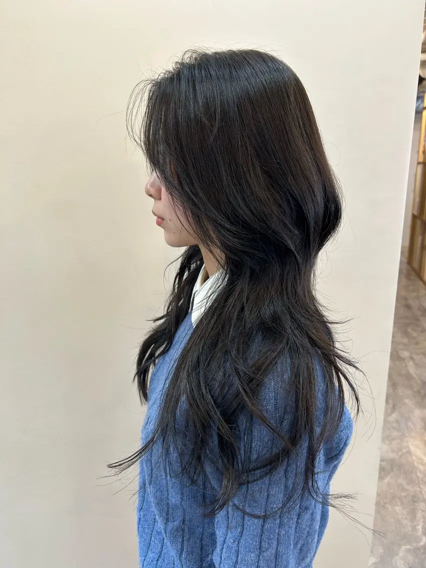 セミロング ハイレイヤー レイヤーカット カット ヘアカラー トリートメント AYANO ／レイヤー／オリーブのヘアスタイル