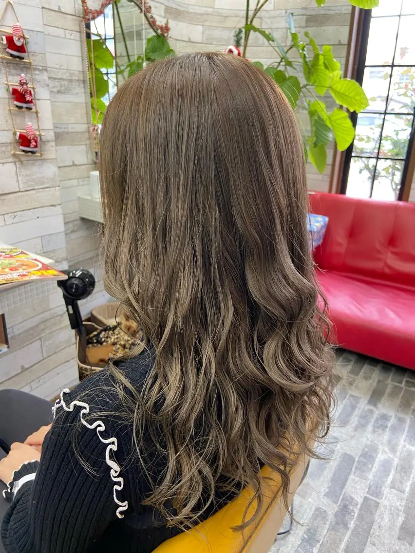 【ミニモ限定】カット & イルミナカラー&褪色防止トリートメント付き‼️の写真