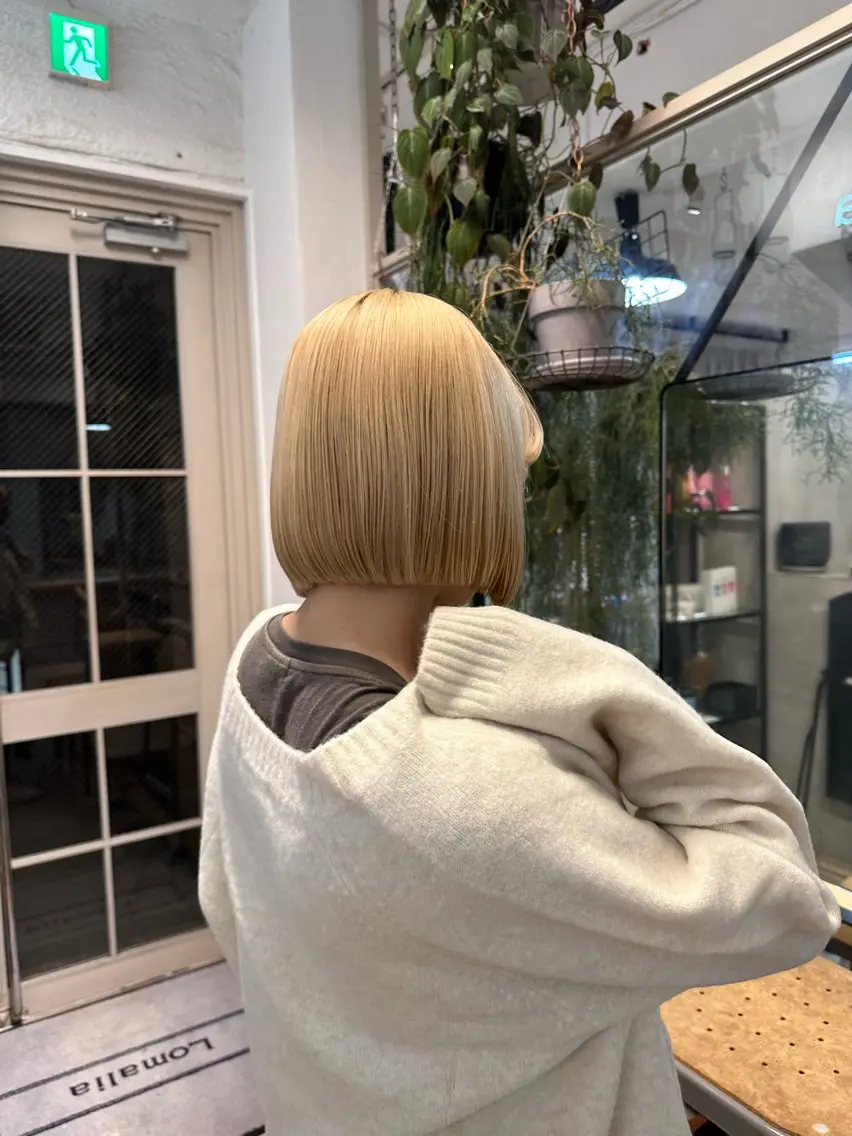 ショート カラー ブリーチ ハイトーンカラー ブリーチなしカラー ボブ REINA☁️透明感 カラー/ぷつっと♡のヘアスタイル