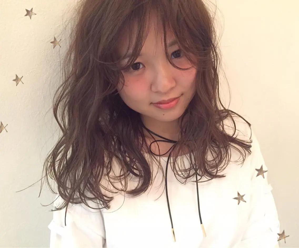 セミロング アッシュ ハイライト 市川 千夏のヘアスタイル