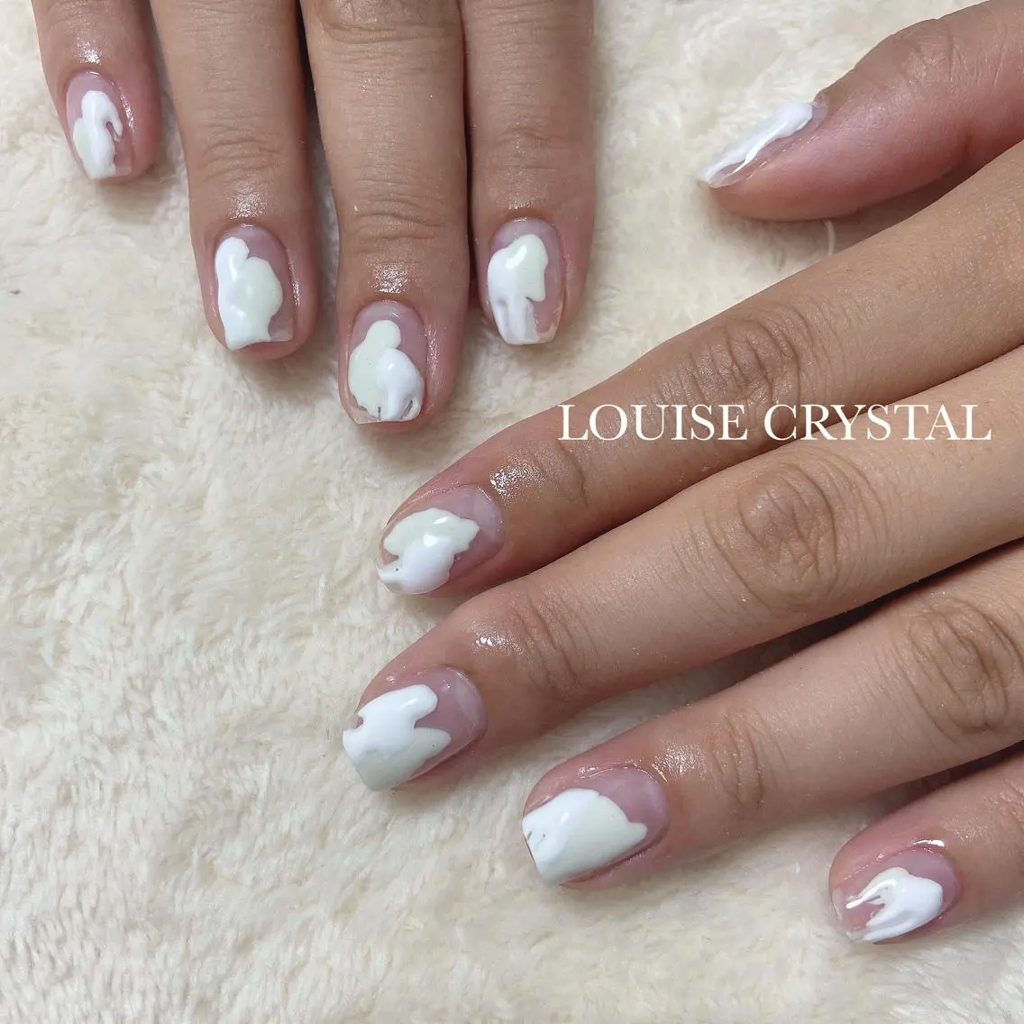 ネイル ハンドネイル LOUISE CRYSTALのネイルデザイン